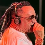 cantor-kinho-do-rodo-morre-apos-passar-mal-na-bahia-1777725893570_v2_900x506.jpg.webp